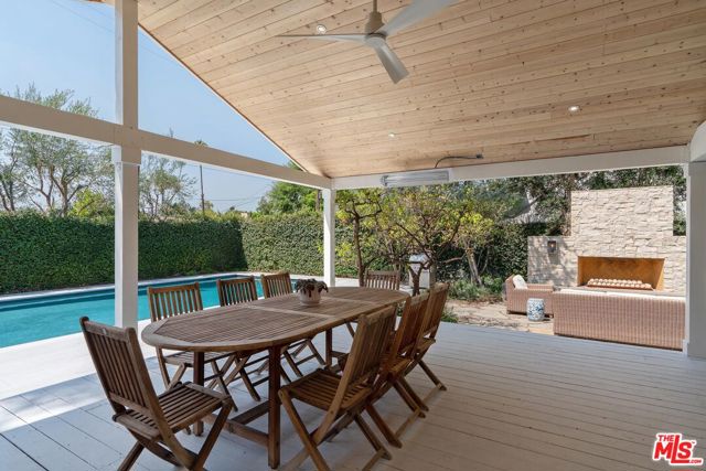 5705 Sunnyslope Avenue, Valley Glen CA: https://media.crmls.org/mediaz/ac891996-cf76-4046-a9f9-4a000caa1c8b.jpg