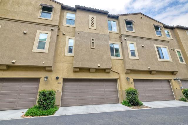 1201 Via Lucero, Oceanside CA: https://media.crmls.org/mediaz/ac892c3c-0b98-4752-a570-3702f3c6c437.jpg