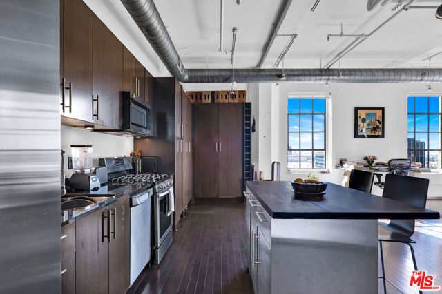 1645 Vine Street, Los Angeles CA: https://media.crmls.org/mediaz/ac89cc99-fdaf-445a-8cac-5a7037ed6ea6.jpg