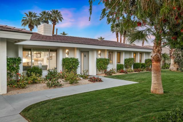 75322 Desert Park Drive, Indian Wells CA: https://media.crmls.org/mediaz/ac89ce48-4c30-4c17-9923-2ce372f31137.jpg