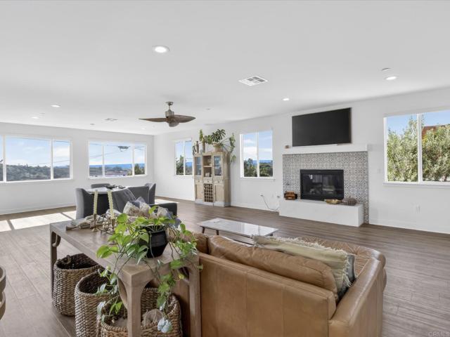 Detail Gallery Image 16 of 42 For 1858 Avocado Rd, Oceanside,  CA 92054 - 5 Beds | 3/1 Baths