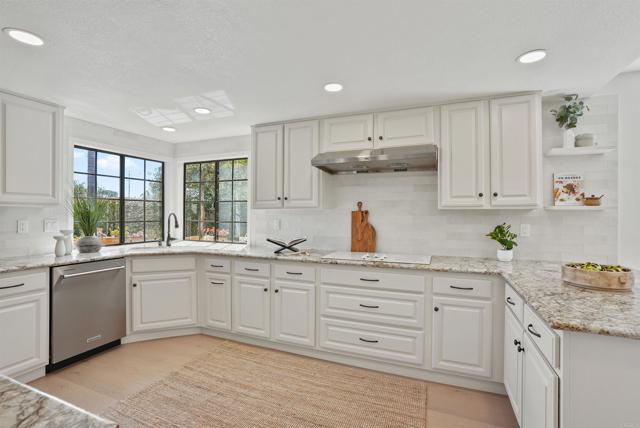 Detail Gallery Image 4 of 40 For 1240 Ladera Linda, Del Mar,  CA 92014 - 3 Beds | 2/1 Baths