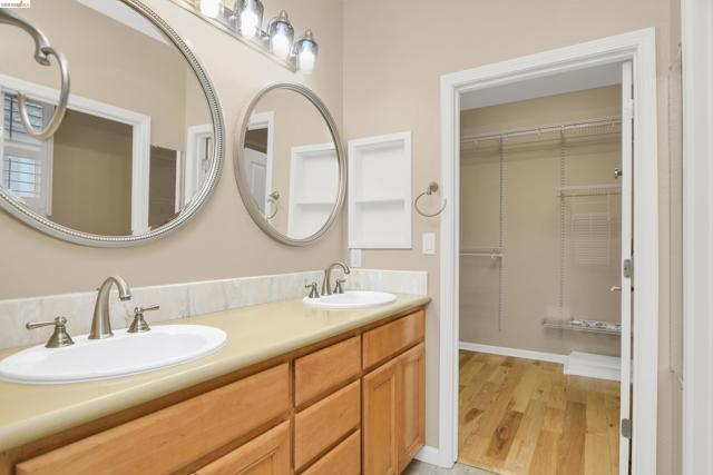 342 Desert Forest Ct, Rio Vista CA: https://media.crmls.org/mediaz/ac8a7159-82cf-4f8d-8c24-70510b839a20.jpg