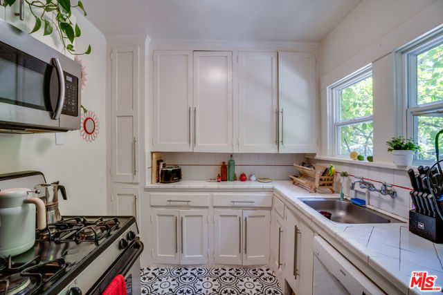 523 S Coronado Street, Los Angeles CA: https://media.crmls.org/mediaz/ac8a852b-e06f-4c29-8801-20afca32a9fb.jpg
