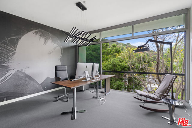 2207 Bowmont Drive, Beverly Hills CA: https://media.crmls.org/mediaz/ac8a9787-40f9-4e45-85e5-25e966b25e67.jpg