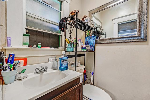 2309 High St, Oakland CA: https://media.crmls.org/mediaz/ac8b1245-4b67-4174-b4b0-30f328905f23.jpg