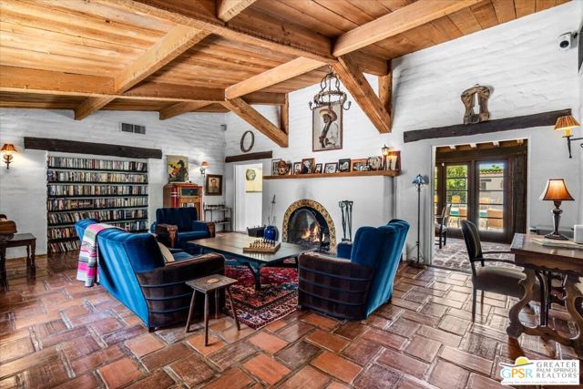 1011 E El Alameda, Palm Springs CA: https://media.crmls.org/mediaz/ac8b3bdf-b0f2-410d-9a06-d7a84ac5fe00.jpg