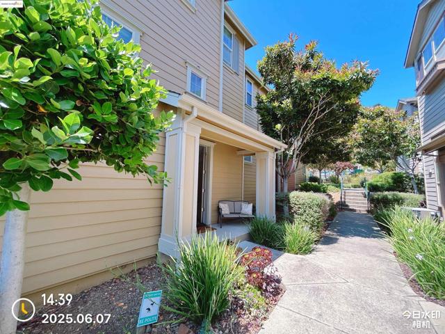 6136 Old Quarry Loop, Oakland CA: https://media.crmls.org/mediaz/ac8b603f-d228-47cd-9a57-145d9be22490.jpg