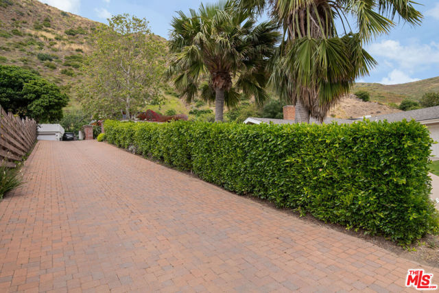 5942 Paseo Canyon Drive, Malibu CA: https://media.crmls.org/mediaz/ac8b9246-df2b-4759-bac9-2fdfec19a8fc.jpg