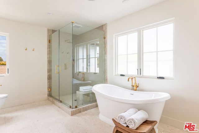 2455 23rd Street, Santa Monica CA: https://media.crmls.org/mediaz/ac8b9dfc-a05f-4181-aa43-cd88938e6f62.jpg
