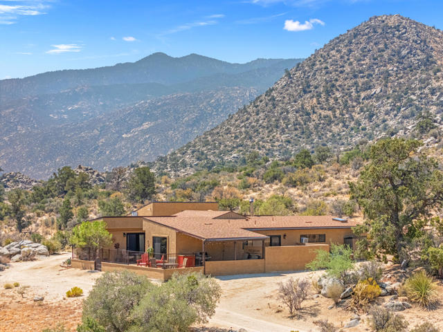 70770 S View Drive, Mountain Center CA: https://media.crmls.org/mediaz/ac8ba76b-2bcc-4ccd-aab4-f1d89bfe26ce.jpg
