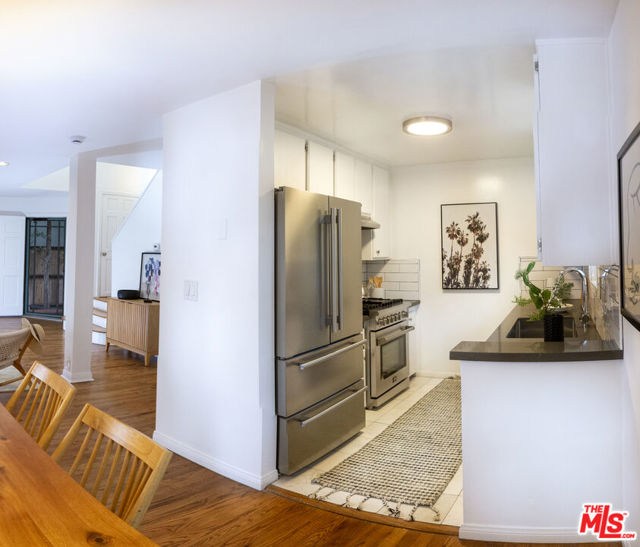 654 Broadway Street photo 22