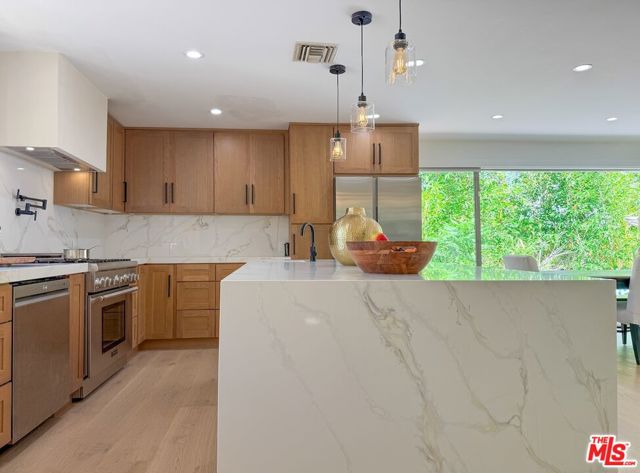 4108 Valley Vista Court, Sherman Oaks CA: https://media.crmls.org/mediaz/ac8c7f79-7c7a-4c29-9a1f-a171f1272785.jpg