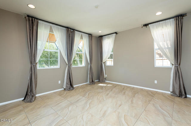 Detail Gallery Image 9 of 67 For 24863 Carbon Ln, Valencia,  CA 91354 - 4 Beds | 3/1 Baths