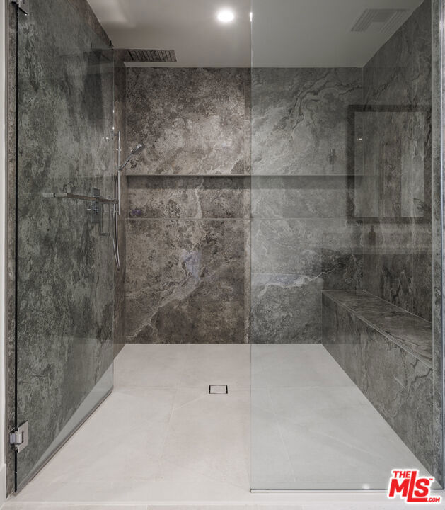 425 N Palm Drive, Beverly Hills CA: https://media.crmls.org/mediaz/ac8cc397-42d3-4700-93bf-ce4219147d4c.jpg