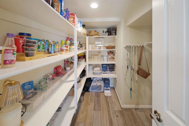 2173 Twisted Oak Ln Lane, Alpine CA: https://media.crmls.org/mediaz/ac8d790a-fb76-48dd-80aa-a916dd0ee01d.jpg