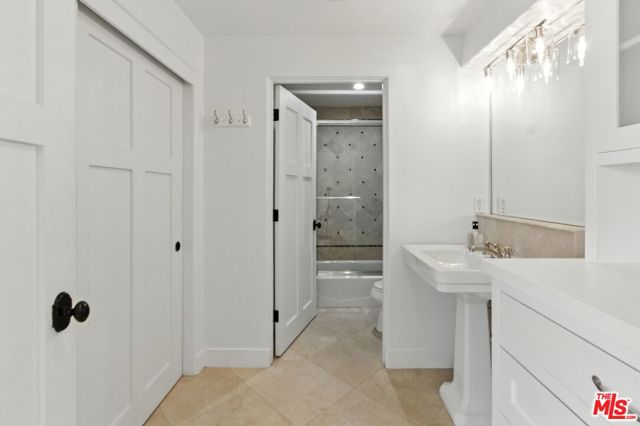 838 16th Street, Santa Monica CA: https://media.crmls.org/mediaz/ac8d7920-dfb9-4ff3-93a4-84ed0c68470e.jpg