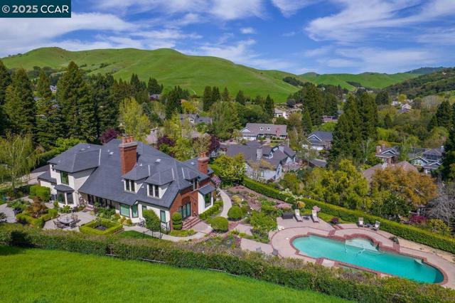 29 Brandt Dr, Moraga CA: https://media.crmls.org/mediaz/ac8d8337-c153-484c-96f2-d1391498bd96.jpg