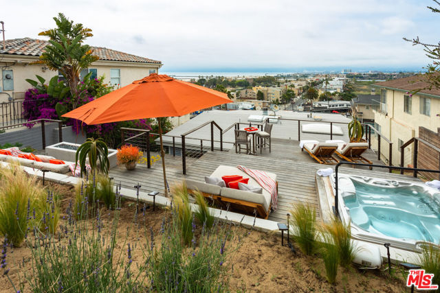 218 Montreal Street, Playa del Rey CA: https://media.crmls.org/mediaz/ac8e6650-3f54-4068-8dcf-ea04dedaf0df.jpg