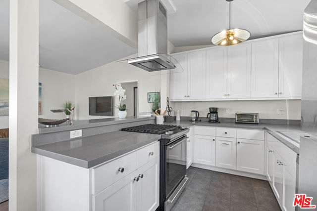705 6th Avenue, Venice CA: https://media.crmls.org/mediaz/ac8e8261-6241-421d-a487-547f40744431.jpg