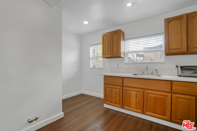 120 N Avenue 25, Los Angeles CA: https://media.crmls.org/mediaz/ac90117d-4aef-4e8b-9645-a99f1b32820b.jpg