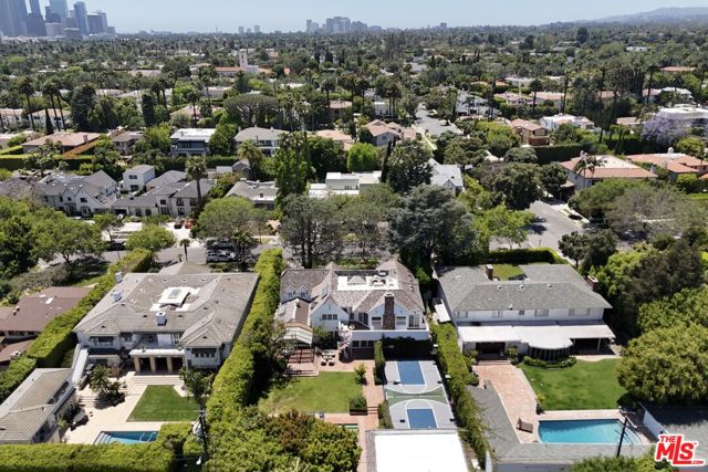 628 N Elm Drive, Beverly Hills CA: https://media.crmls.org/mediaz/ac90381a-c22b-432a-9582-4fdc79b01d96.jpg
