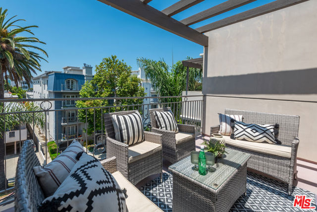 1920 Malcolm Avenue, Los Angeles CA: https://media.crmls.org/mediaz/ac905c50-06b4-4068-bcff-0baaa48c4ac7.jpg