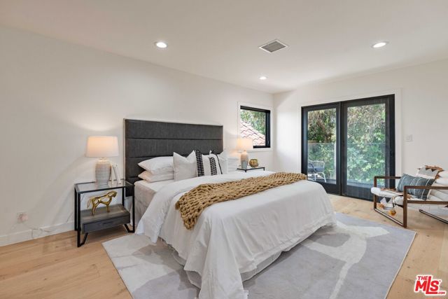 1648 Summitridge, Beverly Hills CA: https://media.crmls.org/mediaz/ac90a2c3-d6f8-463c-a35c-67316acc5d74.jpg