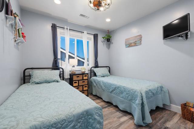 413 Delaware St, Imperial Beach CA: https://media.crmls.org/mediaz/ac90e4fd-1658-4866-b6af-0dce5483e59c.jpg