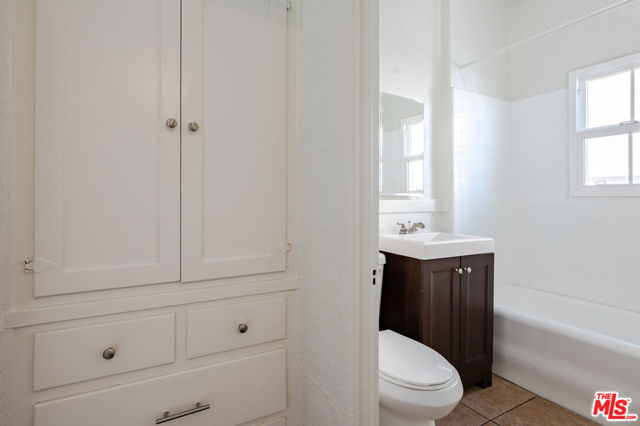 5320 W Olympic Boulevard, Los Angeles CA: https://media.crmls.org/mediaz/ac911570-c3c2-4c89-938d-045e6172252d.jpg