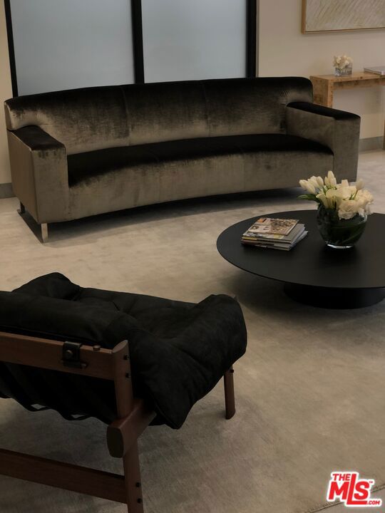 818 N Doheny Drive, West Hollywood CA: https://media.crmls.org/mediaz/ac91303e-3cca-406e-bcd1-cc49b33cd06f.jpg