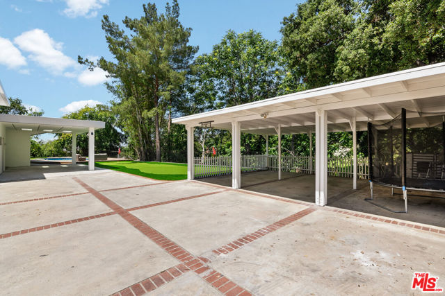 805 Norumbega Drive, Monrovia CA: https://media.crmls.org/mediaz/ac91dc01-2556-4bda-a9c3-40edcd58f554.jpg