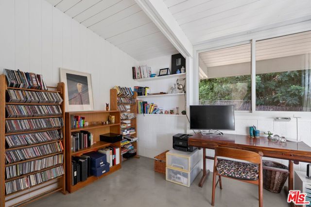 810 Bramble Way, Los Angeles CA: https://media.crmls.org/mediaz/ac9240b4-f523-45a9-974d-ecbcc89905fe.jpg