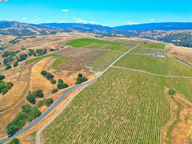 5625 Greenville Rd, Livermore CA: https://media.crmls.org/mediaz/ac927646-6656-454c-885b-ddd452dc79b9.jpg
