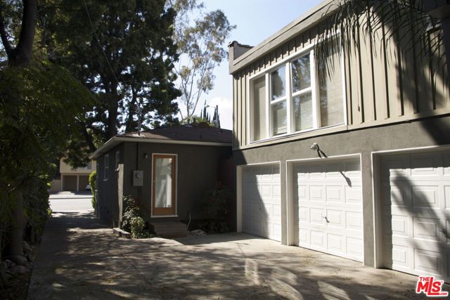 516 N San Vicente Boulevard, West Hollywood CA: https://media.crmls.org/mediaz/ac927f56-5ce5-4217-bad6-536588a4d125.jpg