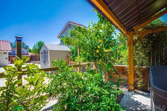 40037 Amberley Cir, Temecula CA: https://media.crmls.org/mediaz/ac937b47-7d8c-4624-89aa-1a5d07cdc28e.jpg