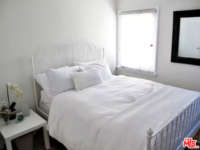 4125 Huron Avenue, Culver City CA: https://media.crmls.org/mediaz/ac937b4d-96b0-4d87-8c23-ad54c3cee05e.jpg
