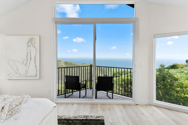 26200 Lockwood Road, Malibu CA: https://media.crmls.org/mediaz/ac93d5a4-c15d-4231-89ae-2f2de2914696.jpg
