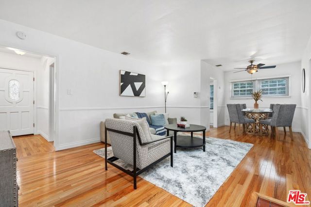 8131 Paso Robles Avenue, Lake Balboa CA: https://media.crmls.org/mediaz/ac93ddf8-e3d0-45d2-bdd8-bf44fd2de6ef.jpg