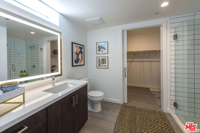 2929 pennsylvania Avenue, Santa Monica CA: https://media.crmls.org/mediaz/ac94fe3f-1732-4dd9-819e-d0f32fcdceff.jpg