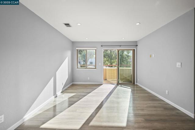 5095 Valley Crest Dr, Concord CA: https://media.crmls.org/mediaz/ac953f0d-6b01-4384-a34c-1dd377126424.jpg