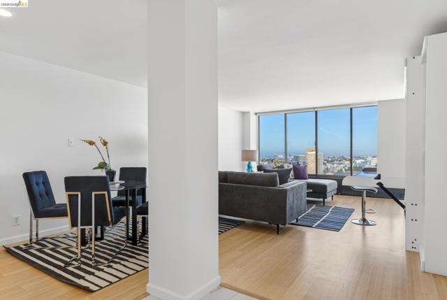 565 Bellevue Ave, Oakland CA: https://media.crmls.org/mediaz/ac9644b4-f0c8-466f-9ac0-f6daf06cd605.jpg