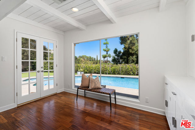 4450 Coronet Drive, Encino CA: https://media.crmls.org/mediaz/ac96f057-3531-437e-9ab6-2b56f68e6146.jpg
