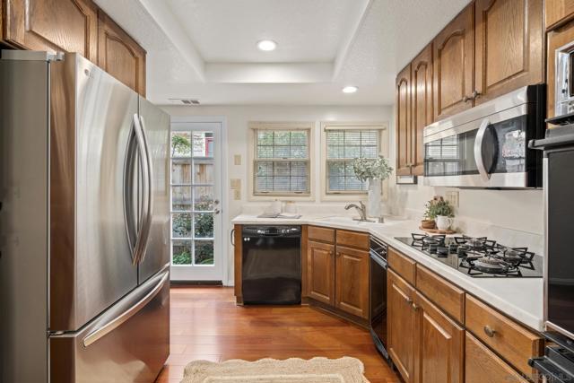 717 C Ave, Coronado CA: https://media.crmls.org/mediaz/ac976550-f6fc-4a8b-8931-96b23e1cae79.jpg
