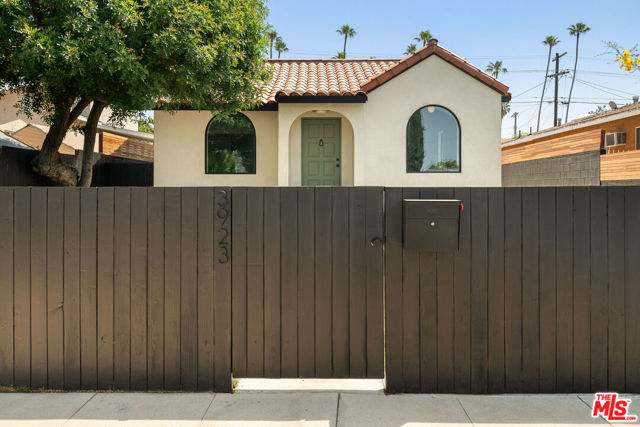3923 Revere Avenue, Los Angeles CA: https://media.crmls.org/mediaz/ac977ede-7779-4a92-93fd-48b8ba23b6ab.jpg