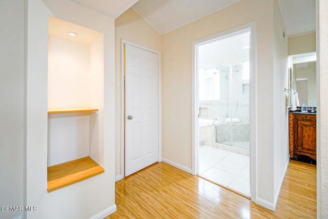 2111 Peak Place, Thousand Oaks CA: https://media.crmls.org/mediaz/ac9792fb-c7e6-443b-a03d-1bdc5b2cce1b.jpg
