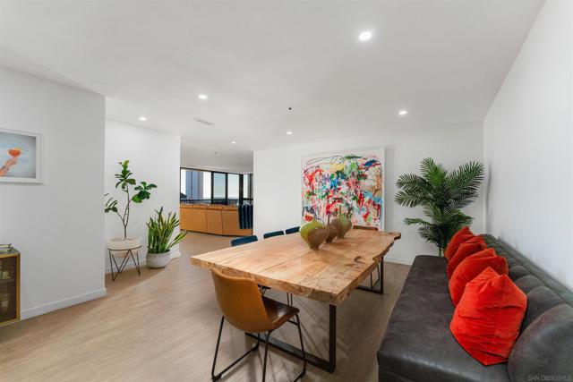 700 Front St, San Diego CA: https://media.crmls.org/mediaz/ac98338b-413c-4f90-a23f-d625d7fd4e9f.jpg