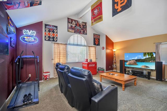 4528 Fallow Way, Antioch CA: https://media.crmls.org/mediaz/ac98509f-8f53-472d-aae9-b111f71a3eeb.jpg