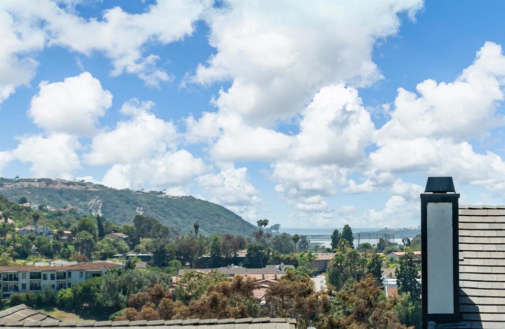 https://media.crmls.org/mediaz/ac98d5b7-342e-4a36-a0a4-f5ed313c213f.jpg?preset=X-Large