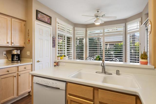 37395 Purple Shadow Road, Palm Desert CA: https://media.crmls.org/mediaz/ac99653a-18c5-4136-8bdb-3d51b847dba3.jpg